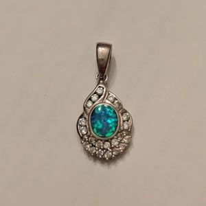 🎉2/$20 silver pendant with opal